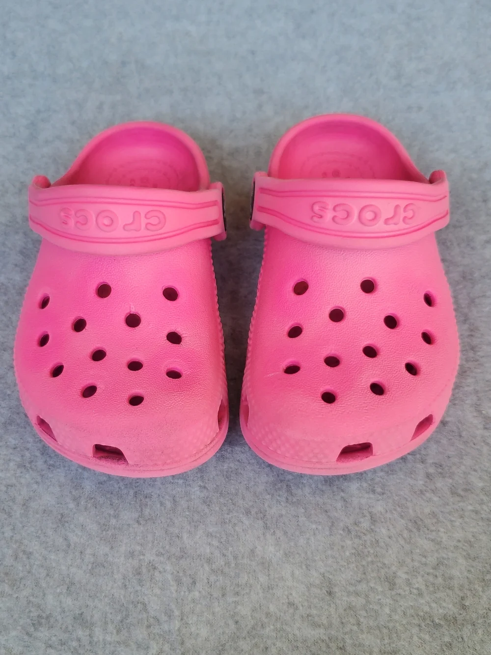 CROCS Kids Classic Clog in Bright Pink